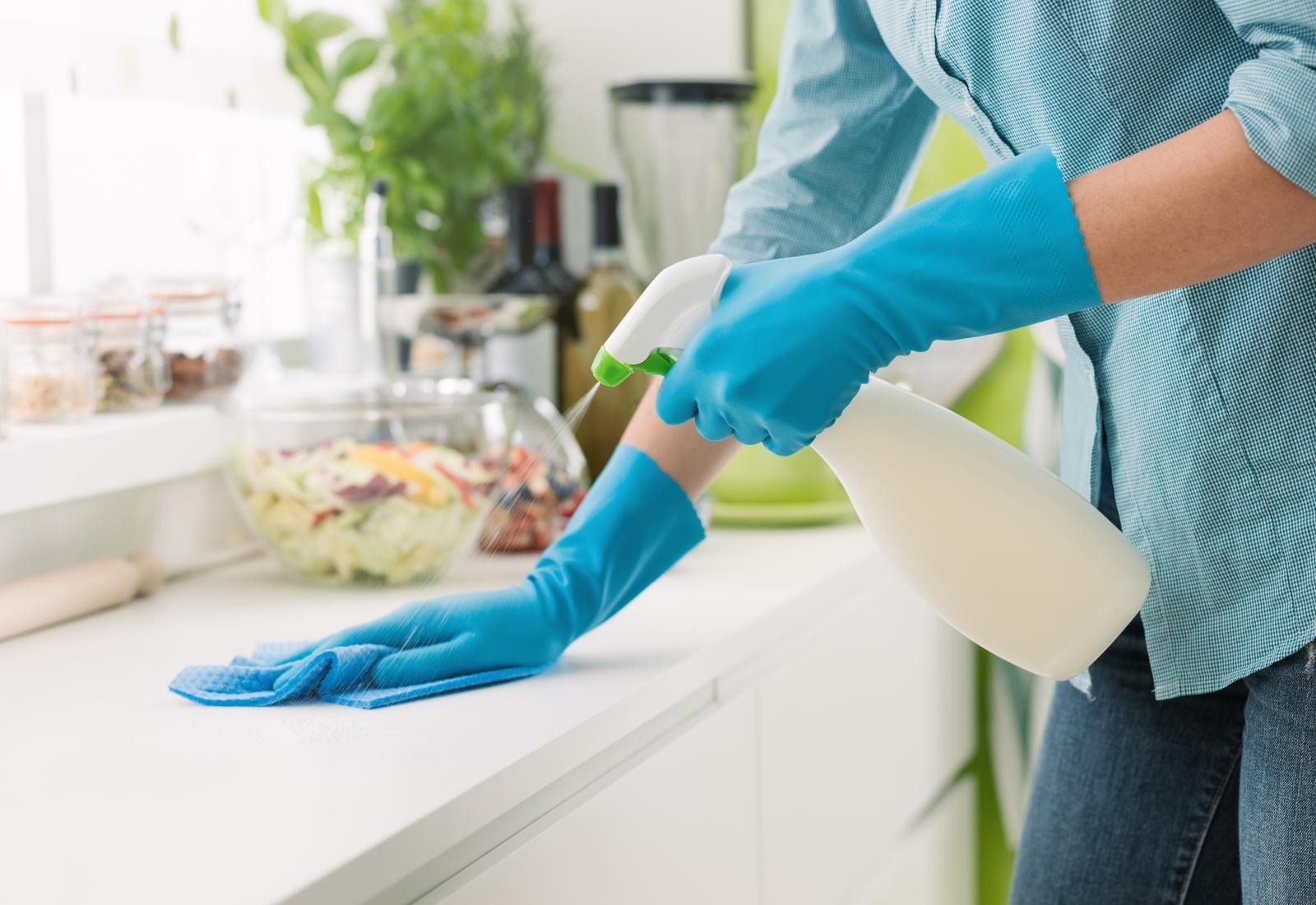 Aprende a preparar tu propio limpiador multiusos