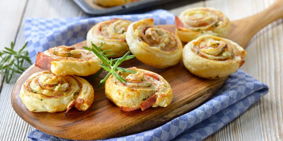 Rollitos de jamón y queso: se hacen en 15 minutos con una pascualina
