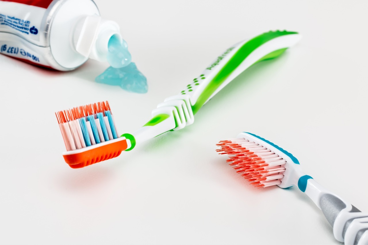 Cómo usar pasta dental y limón en el cultivo de cítricos: beneficios y aplicación paso a paso