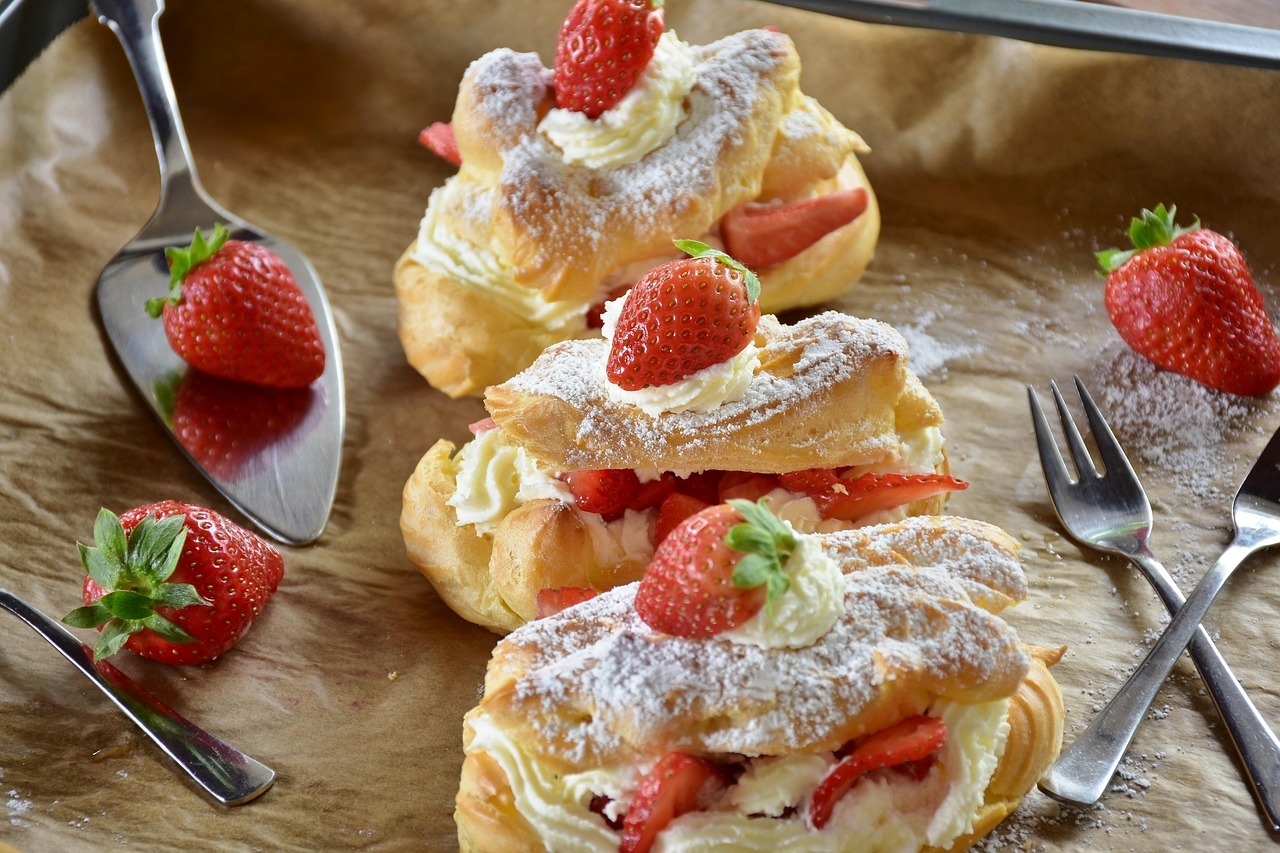Pastel Eclair Fácil: receta rápida con harina y agua hirviendo para un postre cremoso