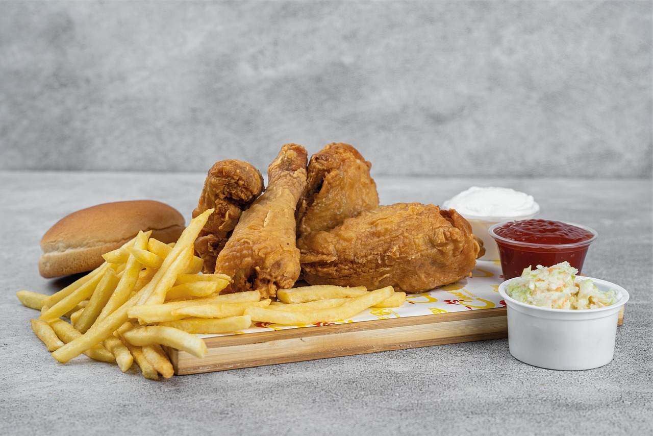 Cena rápida con papas y huevos en freidora de aire: receta fácil para todos los días