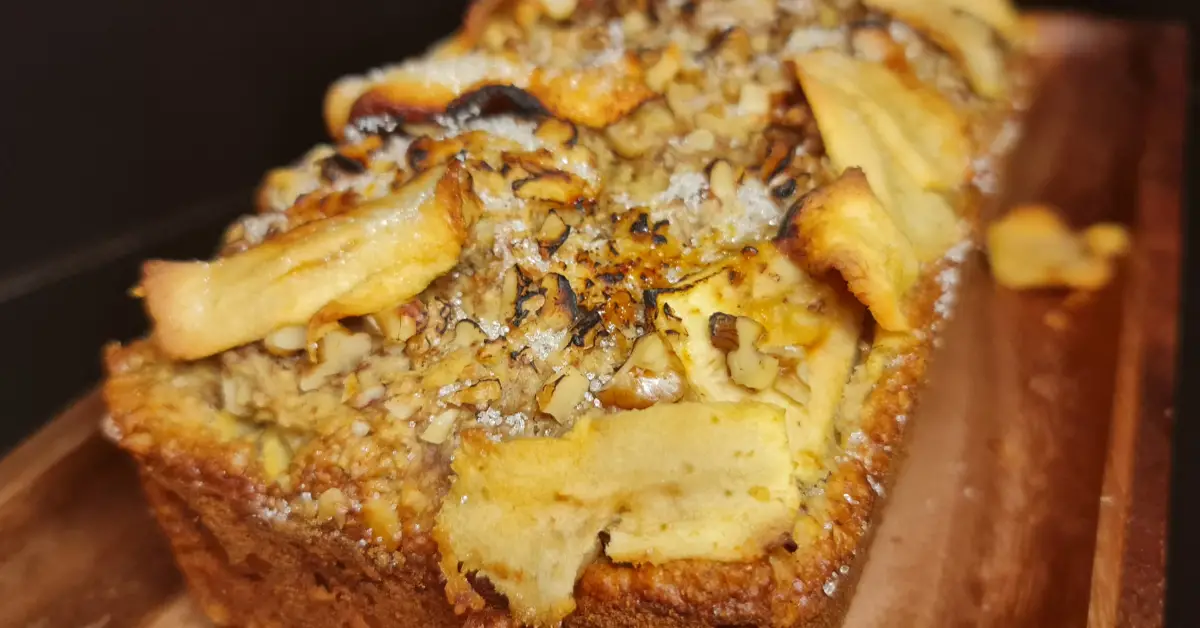 Hoy te traemos una receta saludable de Cómo hacer budín de avena con manzanas, banana y nueces ¡Ideal para acompañar con unos mates!