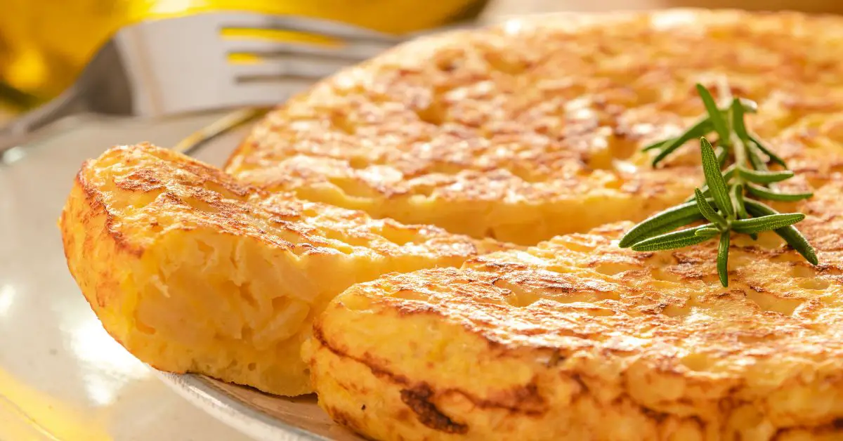Tortilla de papas y huevos que le encanta a todos por lo deliciosa y fácil que es