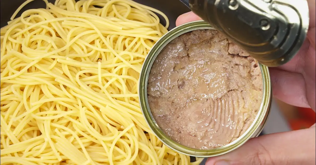 Cuando tengas espagueti y atún ¡Prepara esta deliciosa receta de pasta en tan solo unos minutos! Ideal para compartir con seres queridos