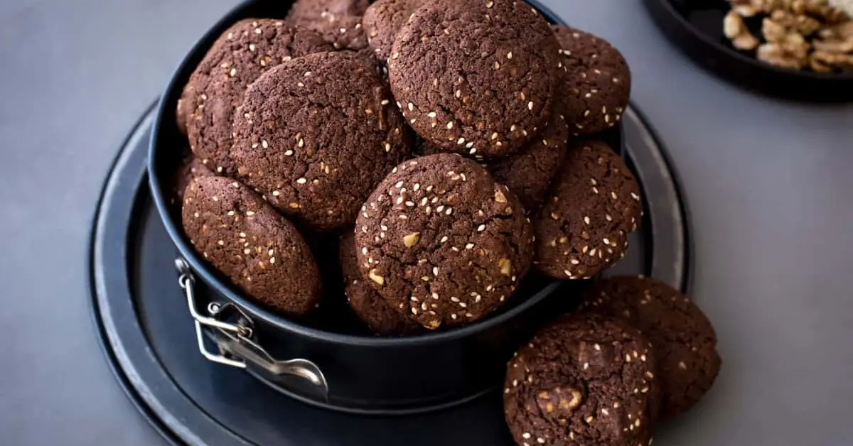 Si te encuentras realizando una dieta vegana, en esta receta les explicamos Como hacer galletas de chocolate veganas ¡Super ricas y livianas!