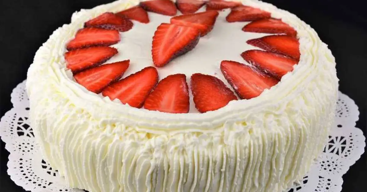 Si quieres festejar el cumpleaños de tu bebé aquí te enseñamos como hacer torta crema y frutillas para cumpleaños para 1 año
