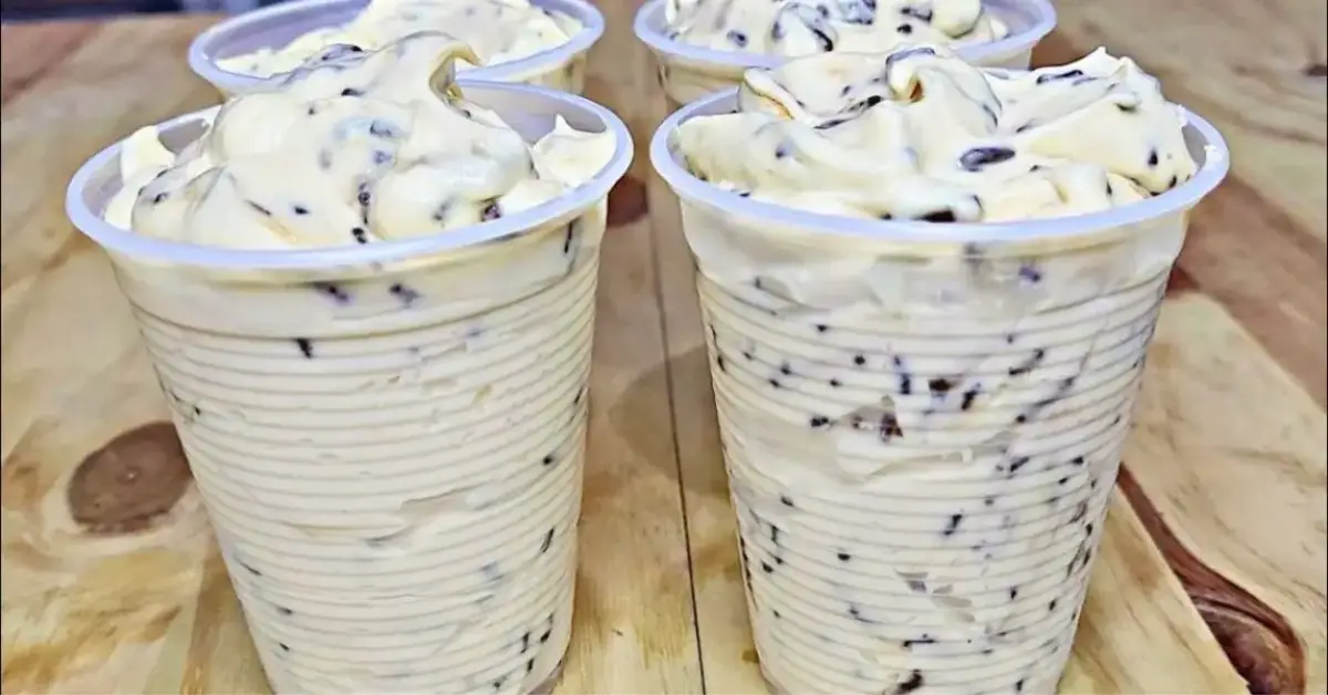 Si quieres preparar un exquisito postre económico y rápido entonces anímate a preparar este postre de crema chantilly ¡Ideal para cumpleaños!
