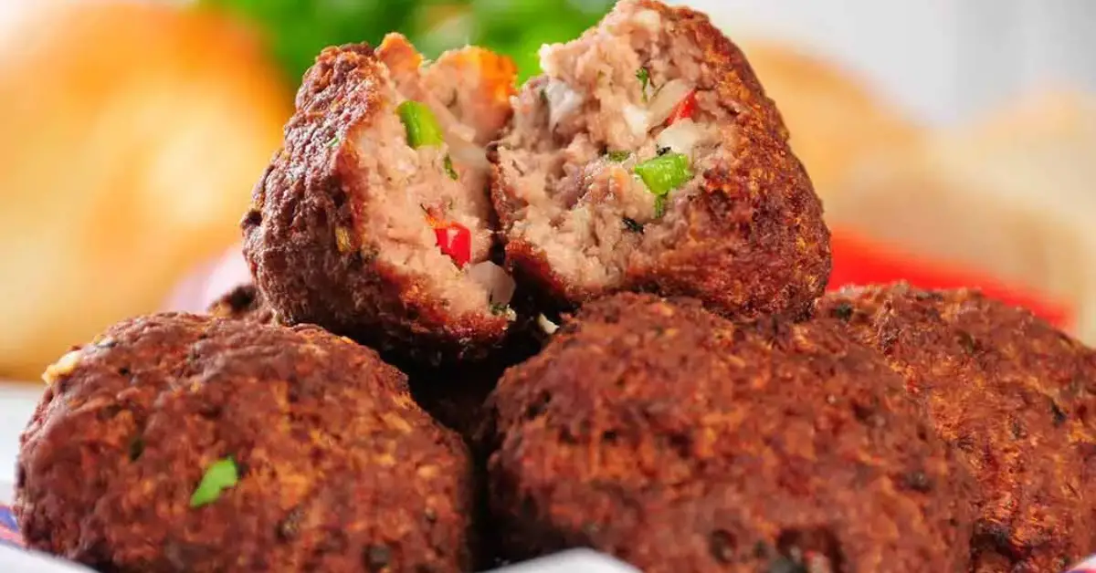 Una excelente idea de comer un plato preparado por nosotros mismos son estas deliciosas albóndigas en casa ¡Querrás hacerlas seguido!
