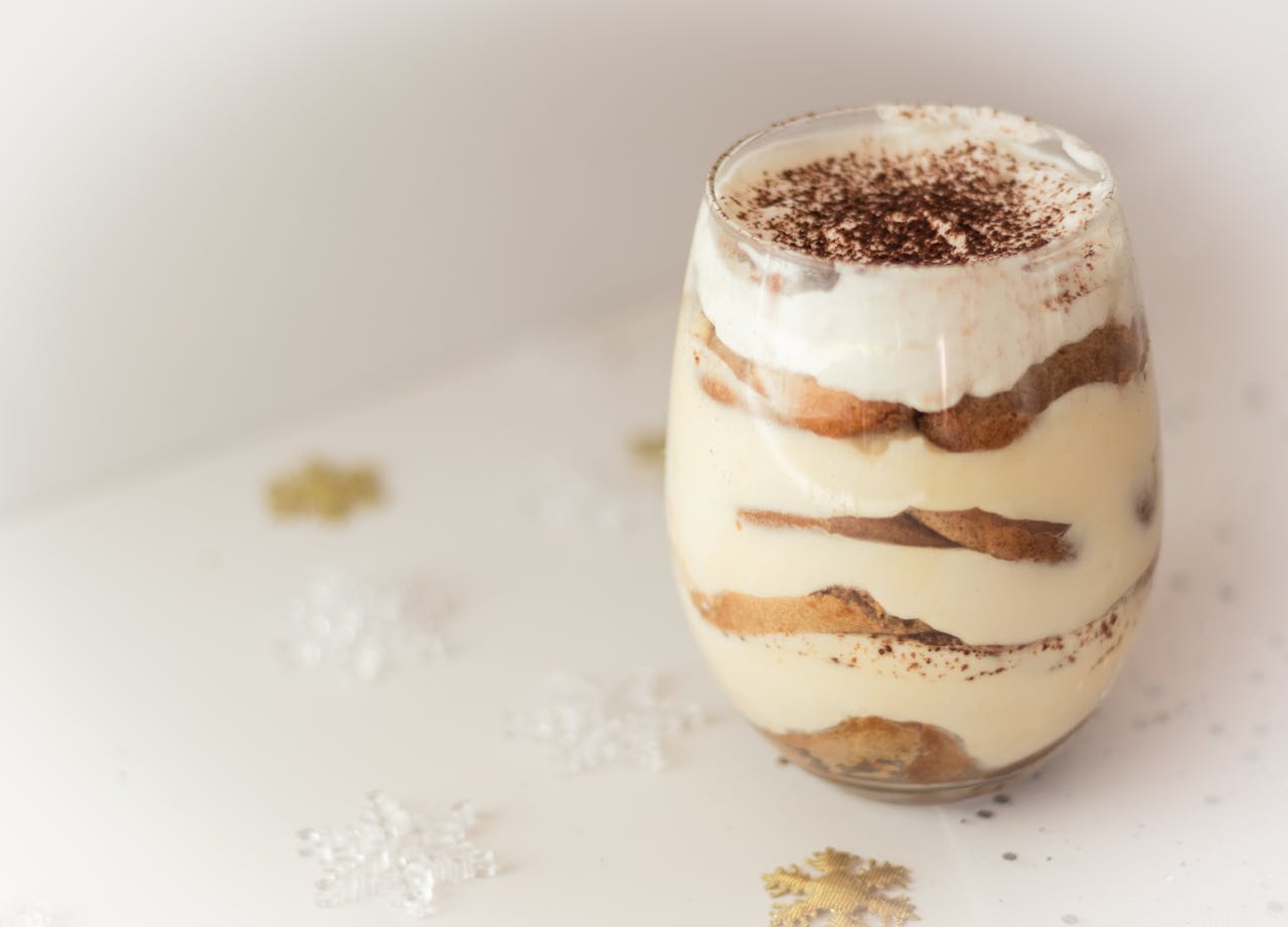 Vasitos de Tiramisú Rápidos: Postre Fácil y Delicioso en Minutos