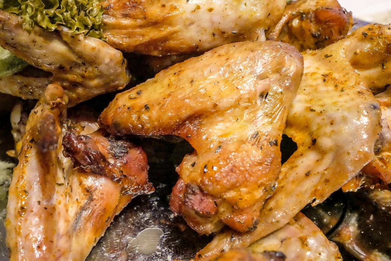 Alitas de pollo al horno crujientes: el truco de restaurante que reemplaza a la freidora