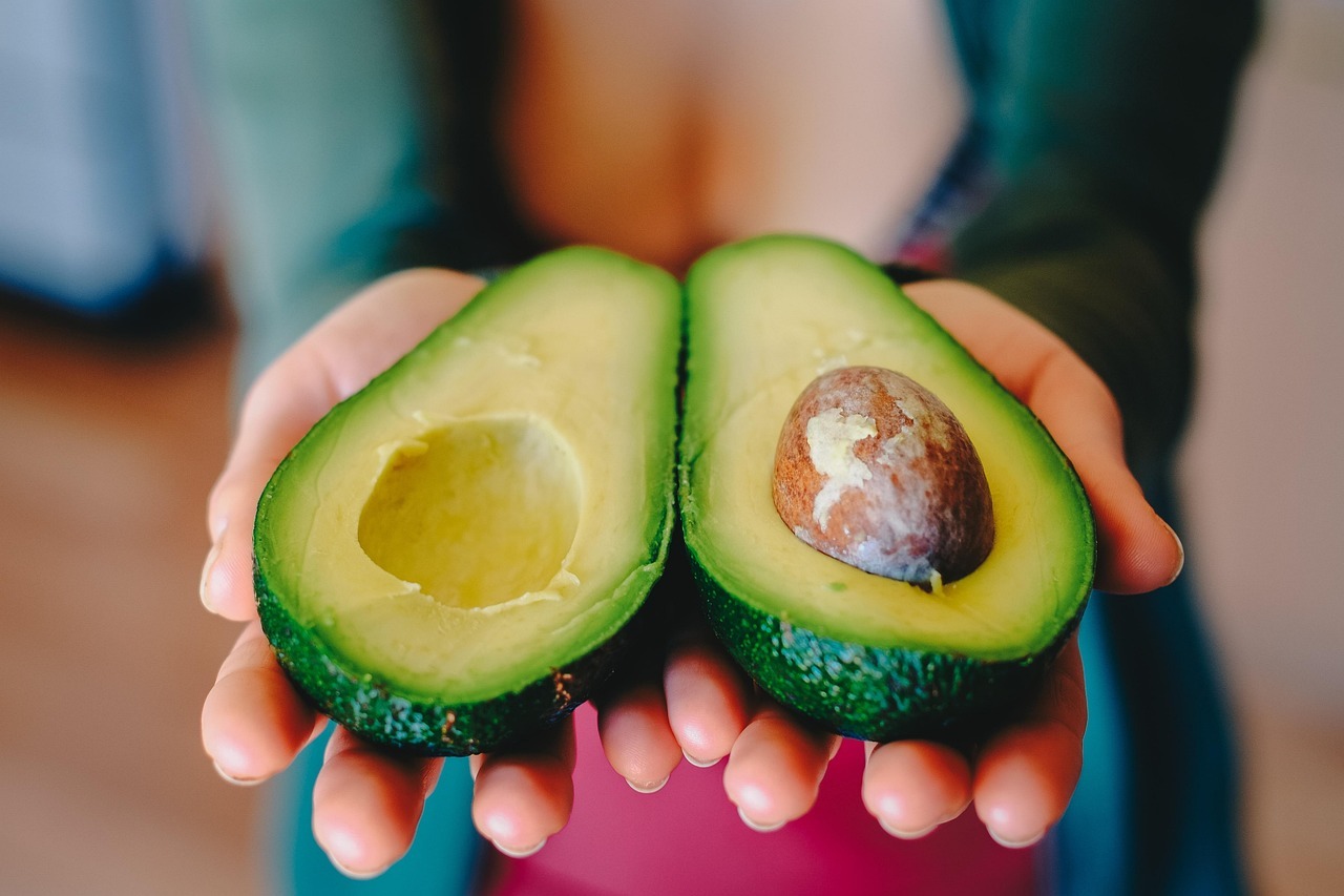 Cómo aprovechar la semilla del aguacate: usos caseros y beneficios