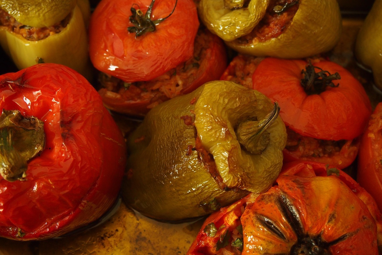 Pimientos rellenos estilo juliana: receta fácil al horno con relleno cremoso de champiñones y pollo