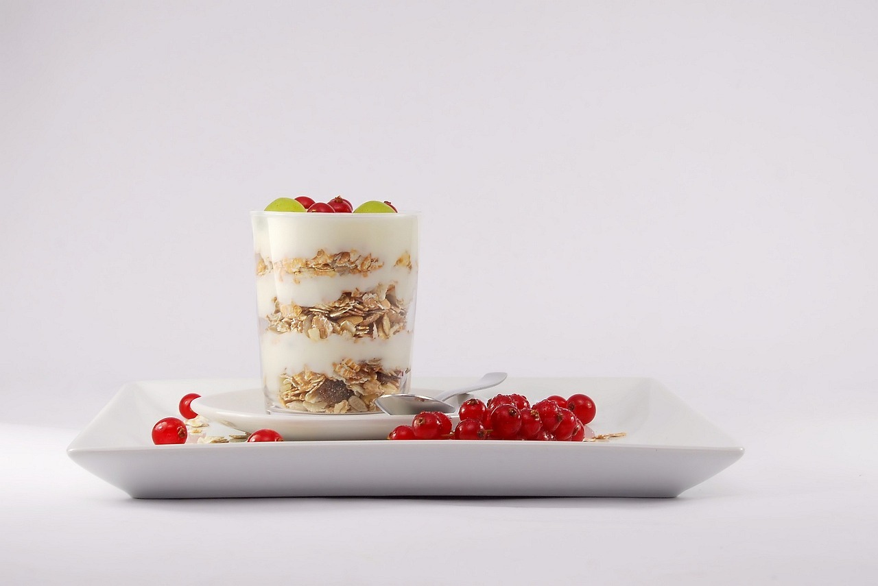 Tarta de yogur cremosa sin harina con 4 ingredientes: receta fácil y rápida