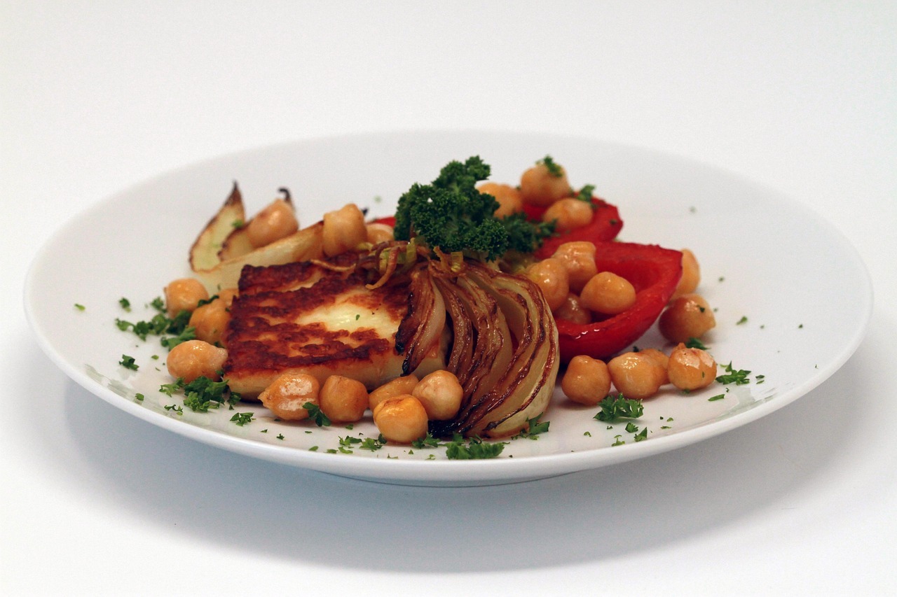 Salteado de garbanzos con champiñones y pimientos: receta fácil en sartén