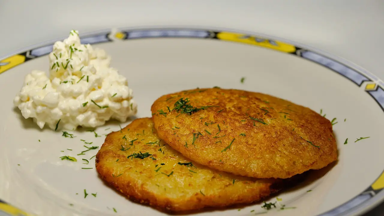Tortitas de papa y queso a la sartén: receta fácil paso a paso